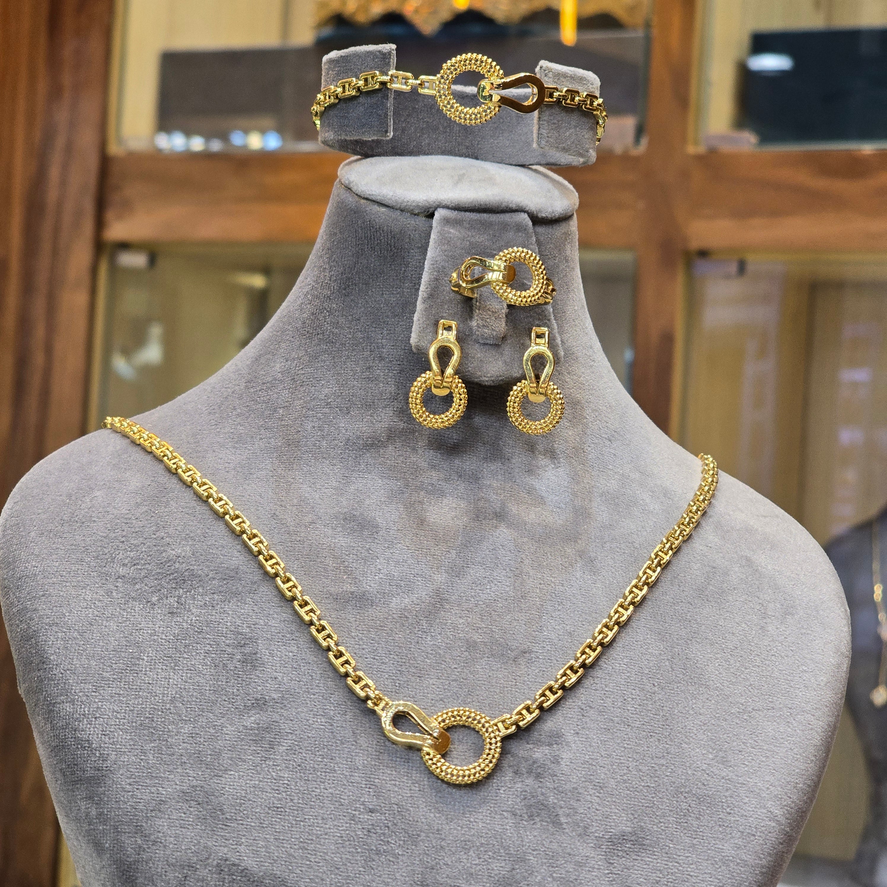 Ensemble style marin en or 18 k