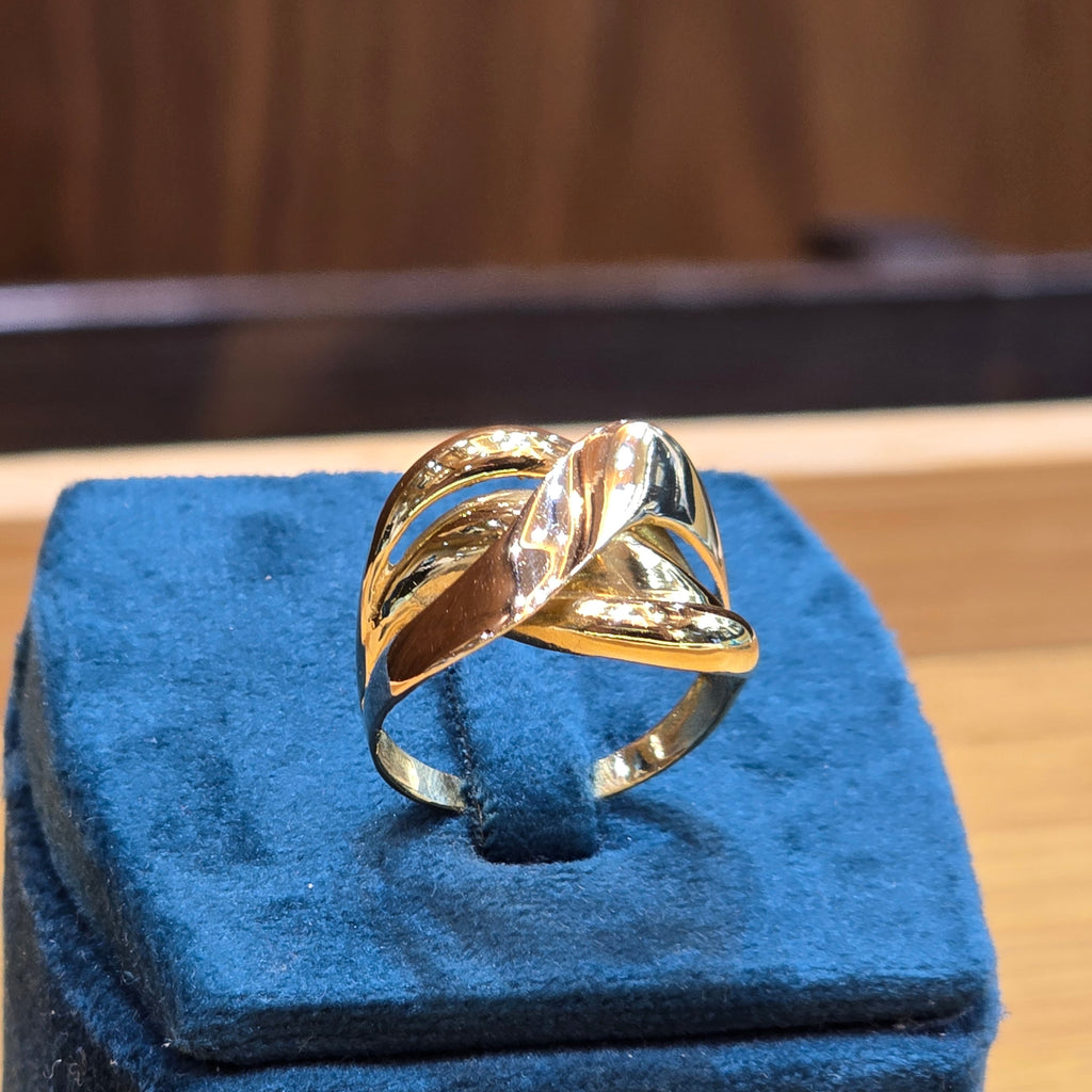 Bague croisée (style entrelacé)