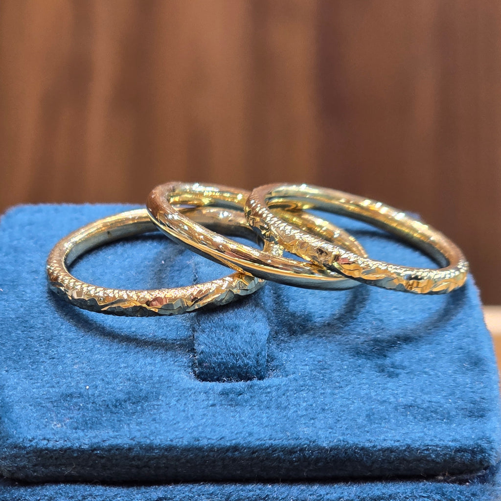 3 bagues des bracelets jonc 2 ciselée & 1 simple